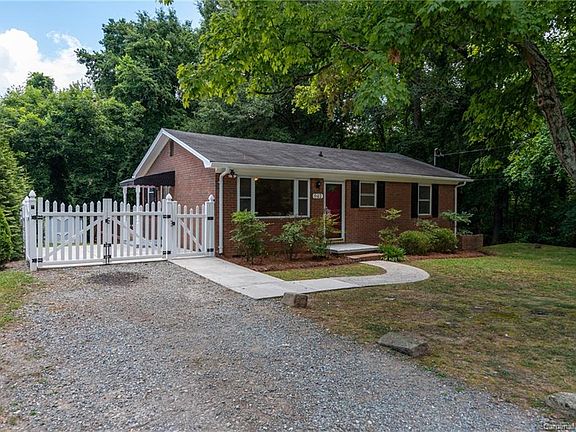 2nd image of 942 Laurel Ln