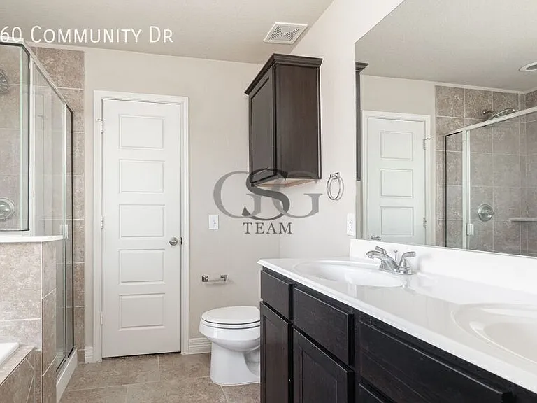660 Community Dr — Photo 9