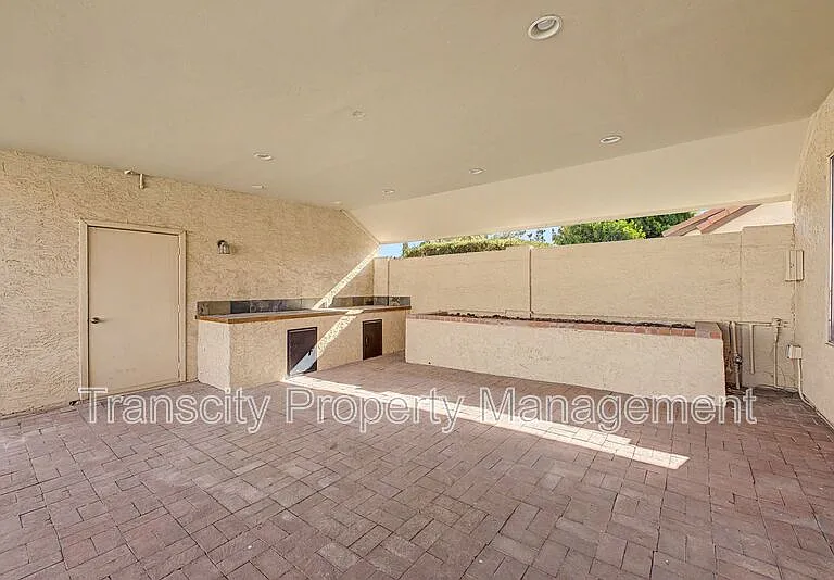 1825 E Secretariat Dr — Photo 14