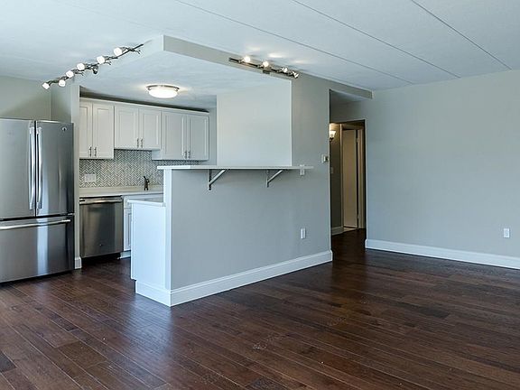 4th image of 277 Lake St Unit 4