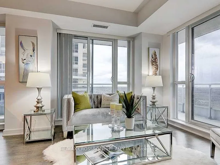 9201 Yonge St #1704 — Photo 10