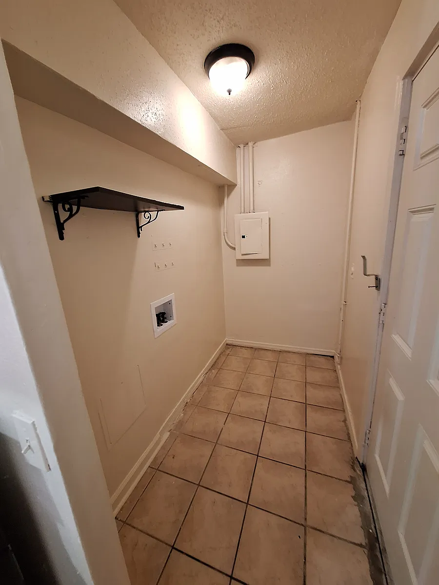 Building Photo - 148 Rosalie Dr #C
