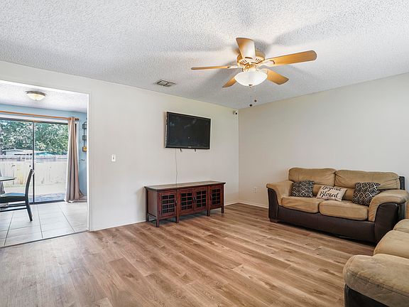 3rd image of 2627 Pinewood Blvd S