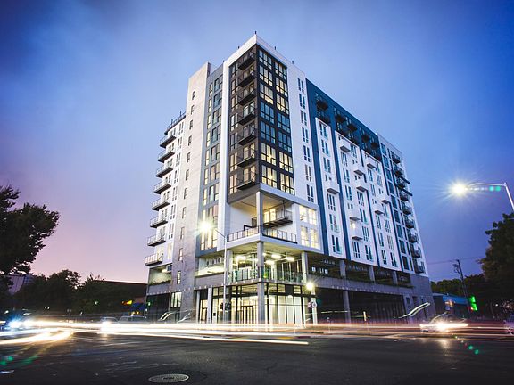 2nd image of 1827 J St #1B-1Ba-524Sqft