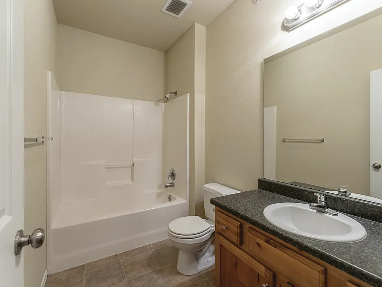 Coryell Courts Apartments — Photo 32