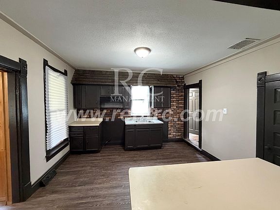 2nd image of 25 S Alexander St