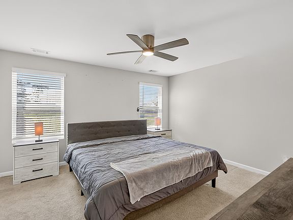 3rd image of 140 Cecil Rd