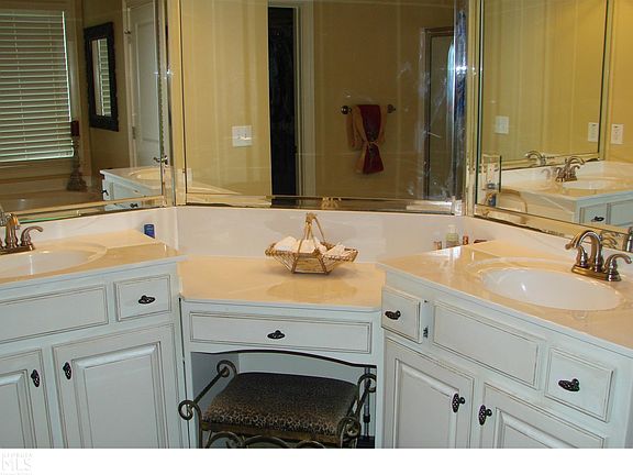 2nd image of 520 N Lakeshore Dr #15
