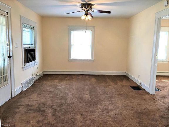 3rd image of 1311 Iroquois Ave