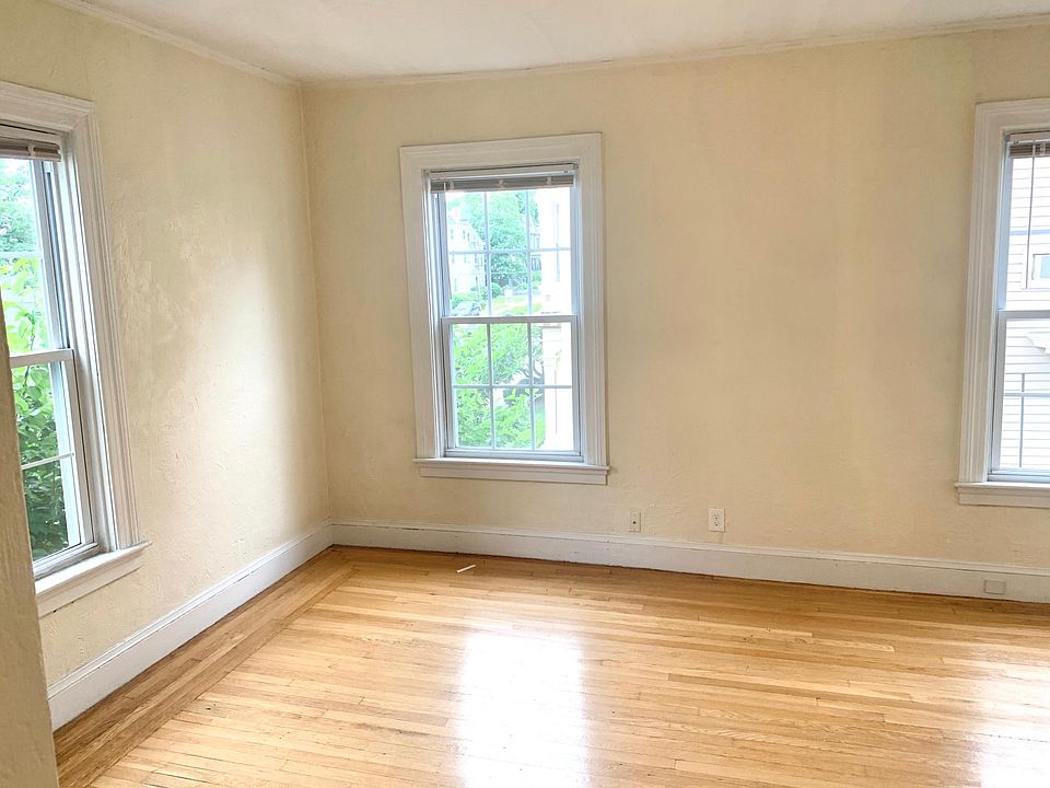 1st image of 186 Waterman St #16