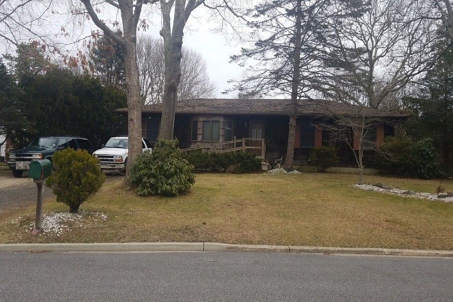1st image of 3 Oaktree Dr