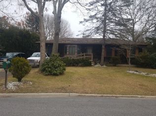 3 Oaktree Dr, East Moriches, NY 11940