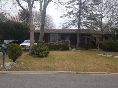 3 Oaktree Dr, East Moriches, NY, 11940