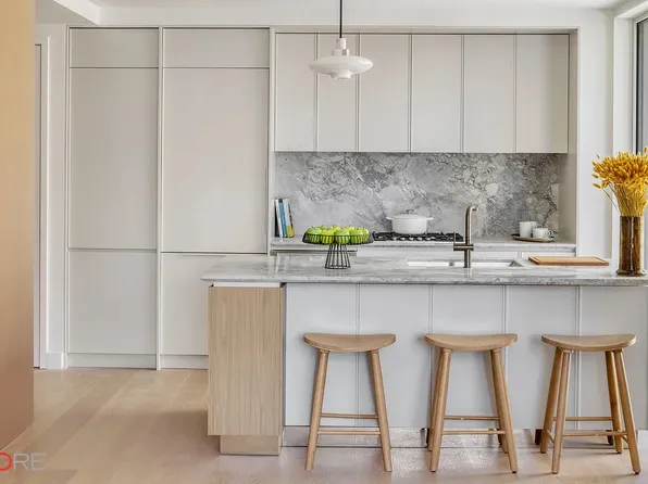 250 East 25th Street 2A image 1 of 16