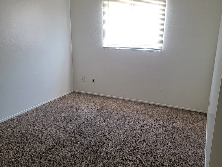 7854 N 47th Ave — Photo 15