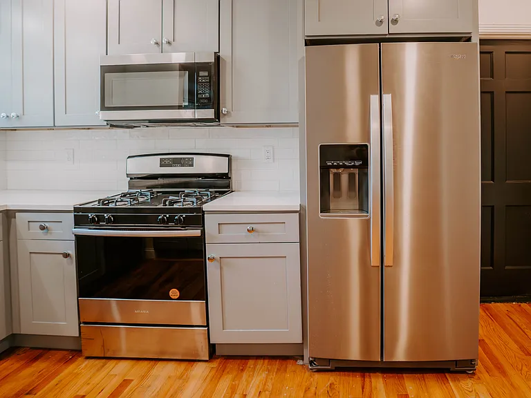 7572 Oxford Dr #3 — Photo 4