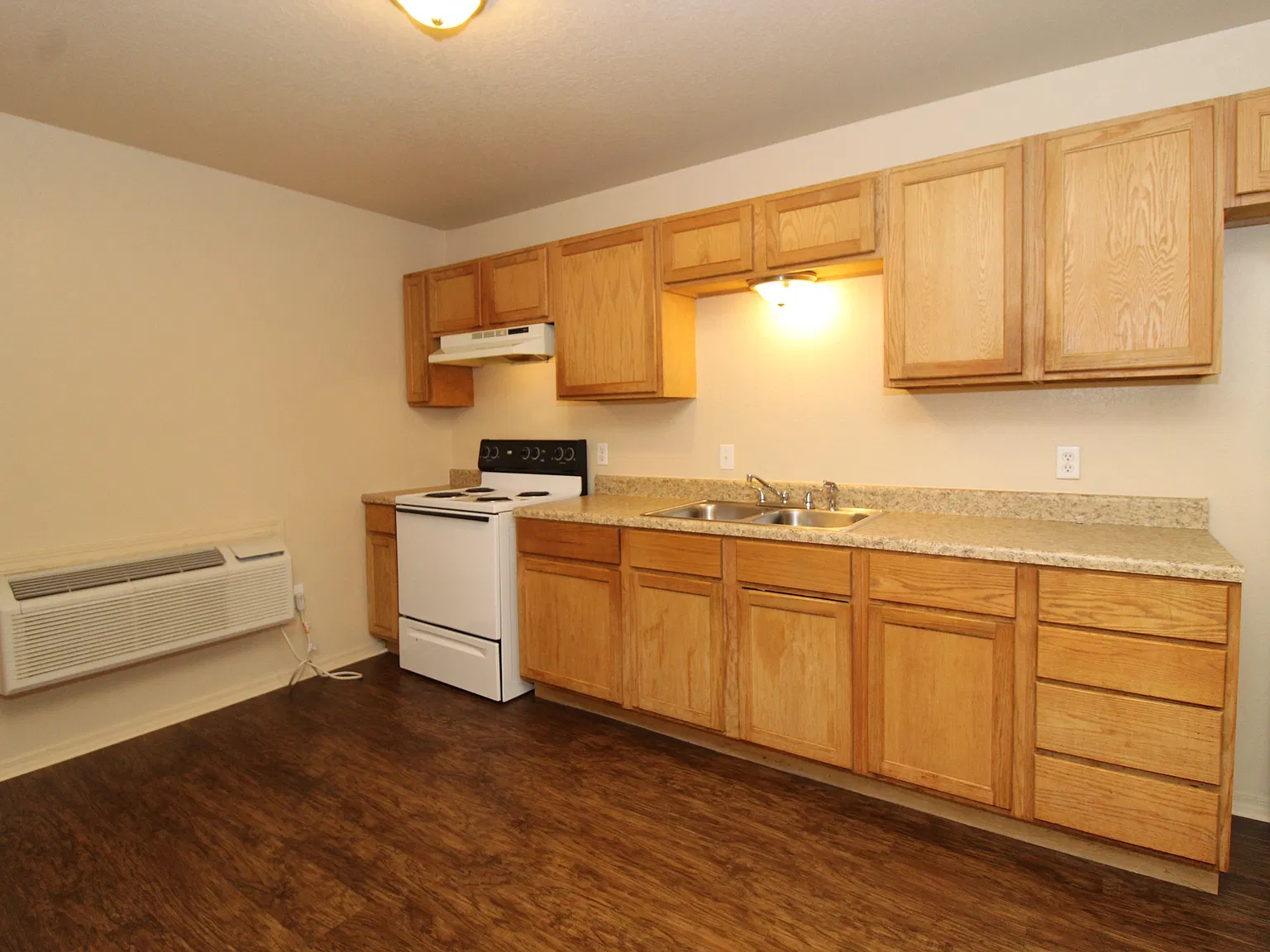 418 South 12th St. 8-Plex - E — Photo 1