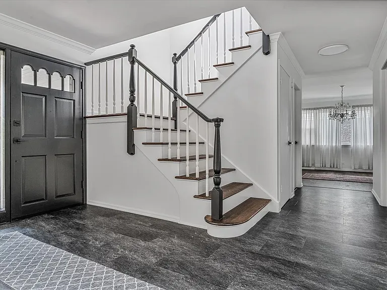 412 Lavergne Ave — Photo 1