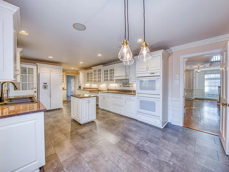9720 Burnett Dr — Photo 19