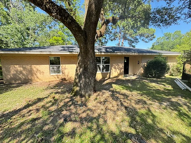 1300 Parnell St — Photo 1