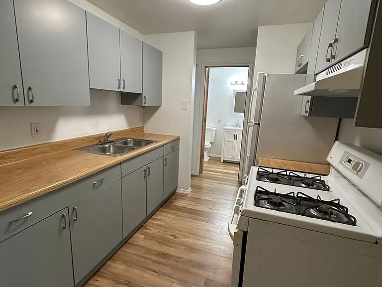 609 Shattuck Ave S #7 — Photo 5