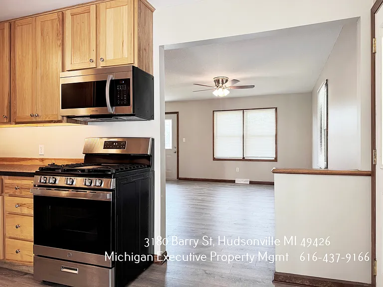 3180 Barry St — Photo 7