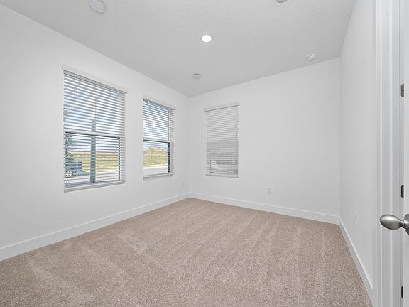 4th image of 15441 Hamlin Park Dr