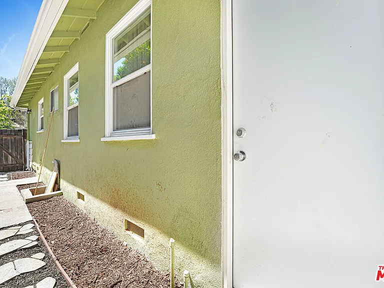 5252 Canoga Ave — Photo 10