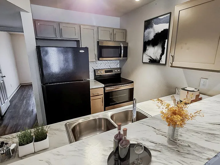 1530 Chenault St #21 — Photo 6