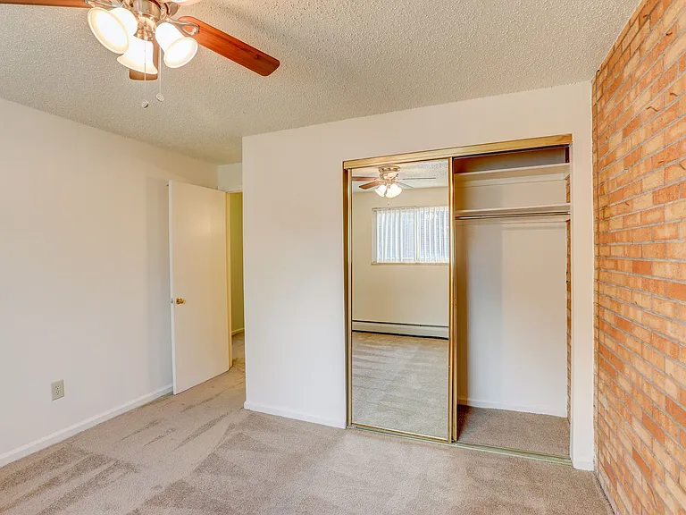 Applewood Crest Townhomes & Apartments — Photo 17
