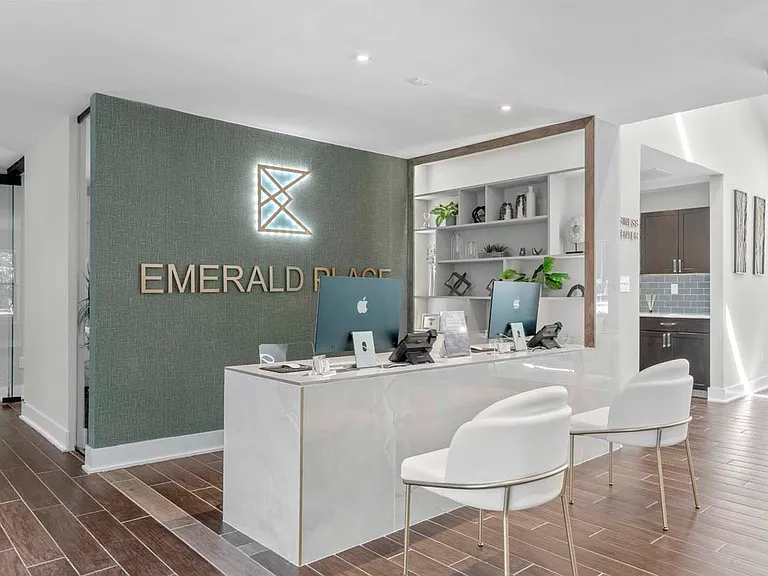 Emerald Place — Photo 10