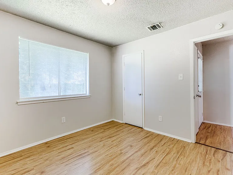 7406 Amherst Dr #B — Photo 10