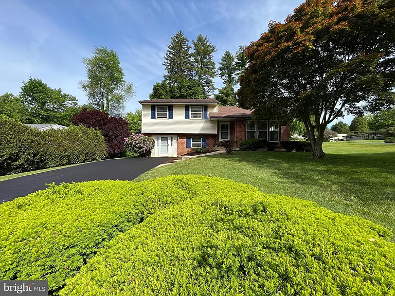 1213 Farmington Ln — Photo 5
