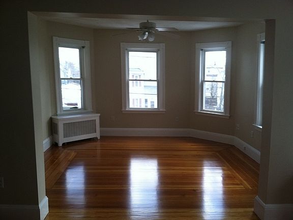 3rd image of 124 Grant Ave