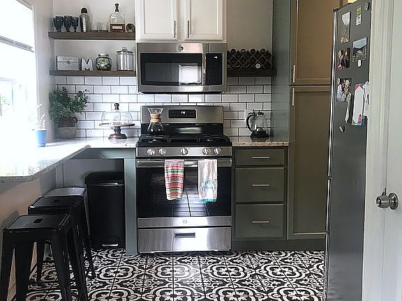 2nd image of 3961 Avilla Pl