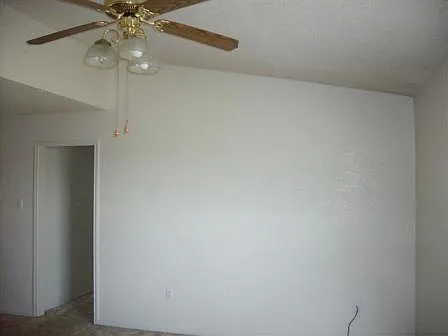 403 W Avenue D #B — Photo 4