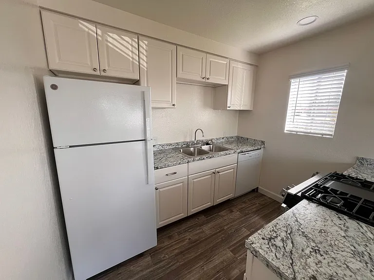 1187 E Madison Ave — Photo 6