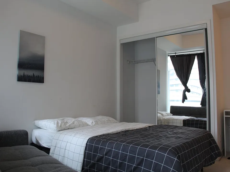 14 York St #701C
