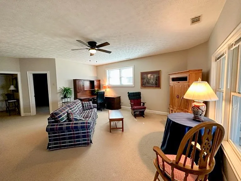 662 Waters Edge Cv — Photo 23