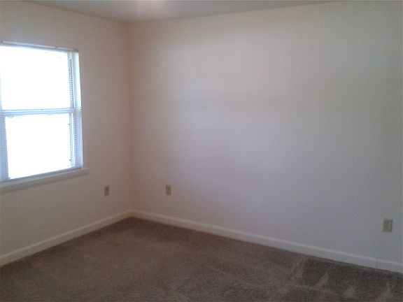 4th image of 135 Georgia Ave