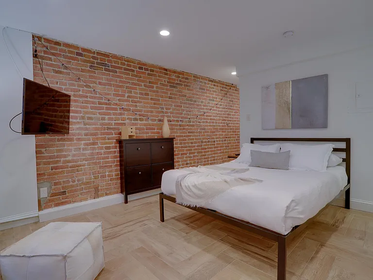 400 Seward Sq SE #B3 — Photo 2