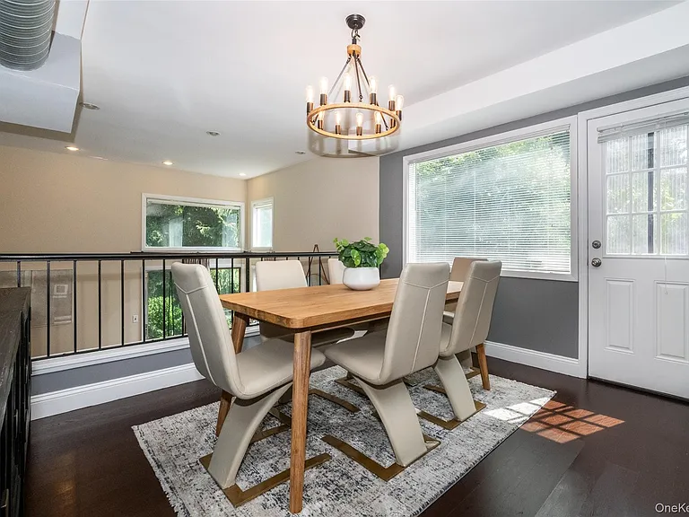 17 Edgewood Ave — Photo 10