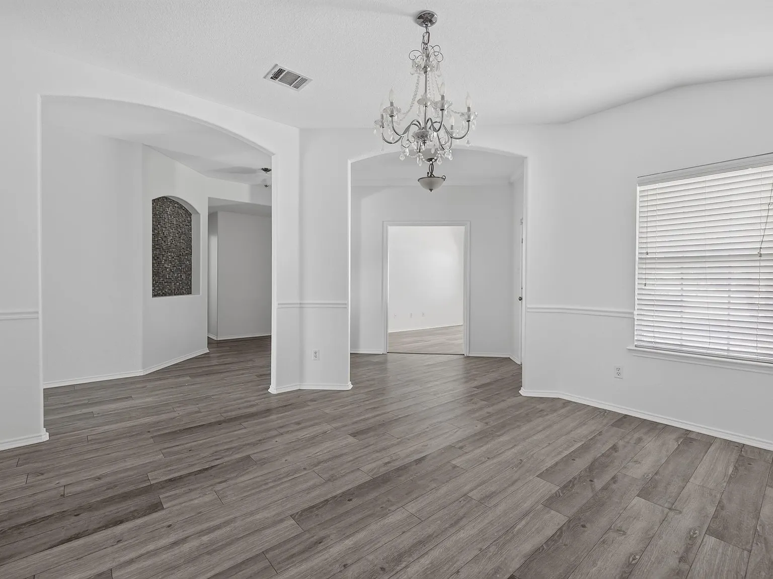 3 bed, 2.0 bath, 2154 sqft, $2,100 — Photo 3