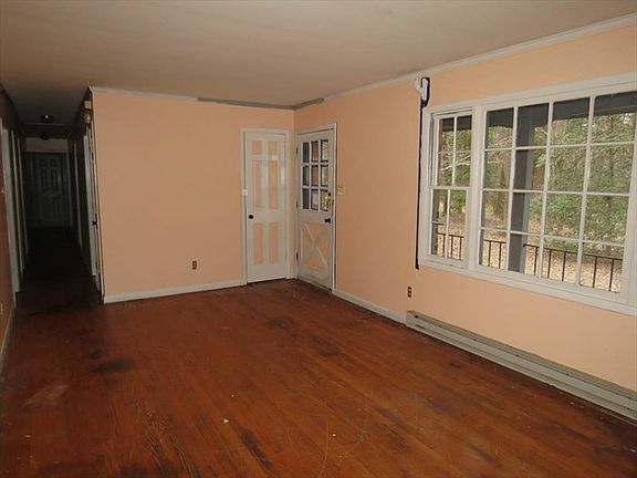 2nd image of 7621 Fourdale Ln