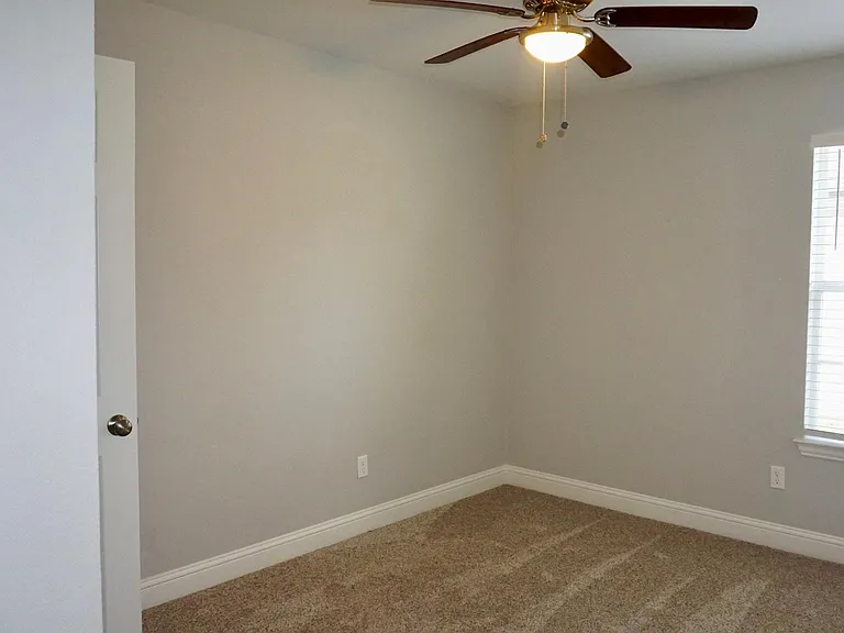 610 Wells St — Photo 12
