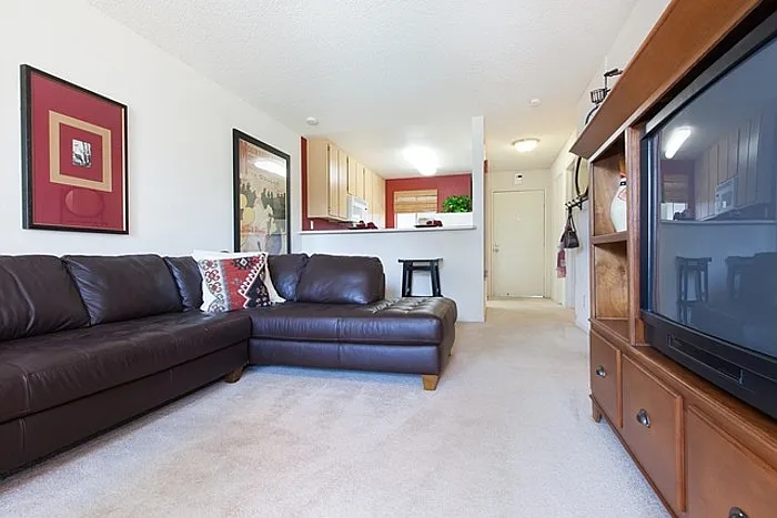 4875 Mowry Ave — Photo 7