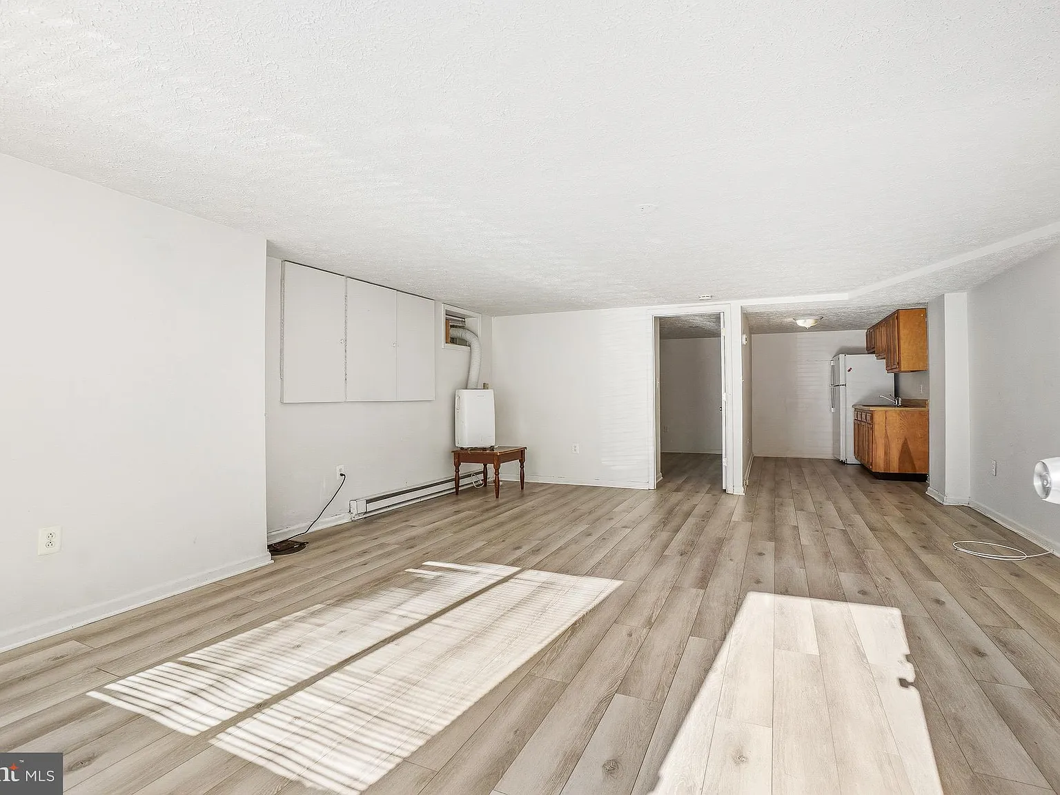 3 bed, 1.0 bath, 2816 sqft, $1,725 — Photo 3