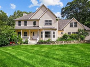 8 Ellens Way, Wallkill, NY 12589