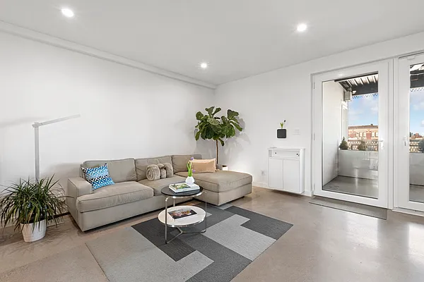 Sold by Compass | media 18