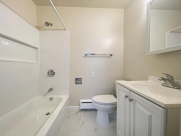 304 E Thomas St #5 — Photo 5
